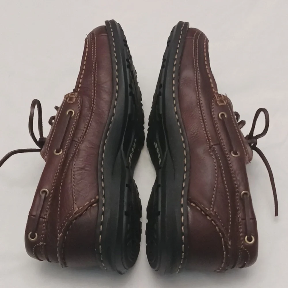 Bass size 9M men's brown upper leather shoes.